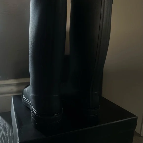 CHANEL RAIN BOOTS - Picture 5 of 7